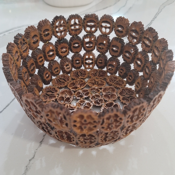 Walnut slice bowl. Very nice and sturdy. Perfect for any decor. American folkart - Picture 9 of 12